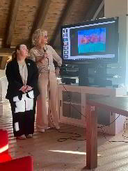 Lavoro in natura in collaborazione con la fattoria didattica “L’allegra Fattoria” di Caneva (Tolmezzo), creando delle settimane in natura per permettere ai ragazzi di vivere la bellezza della natura stando insieme e imparando a gestire le relazioni conflittuali. In quelle settimane, Insegno YOGA e Meditazione Mindfulness per bambini che permette di fermarsi sia nel movimento che nell’atto meditativo e percepire, sentire la sensazione del corpo, sviluppando un’attenzione molto più efficace verso sé stessi.