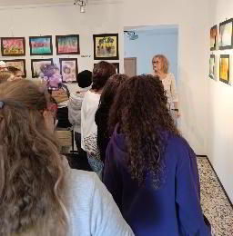Lavoro in natura in collaborazione con la fattoria didattica “L’allegra Fattoria” di Caneva (Tolmezzo), creando delle settimane in natura per permettere ai ragazzi di vivere la bellezza della natura stando insieme e imparando a gestire le relazioni conflittuali. In quelle settimane, Insegno YOGA e Meditazione Mindfulness per bambini che permette di fermarsi sia nel movimento che nell’atto meditativo e percepire, sentire la sensazione del corpo, sviluppando un’attenzione molto più efficace verso sé stessi.